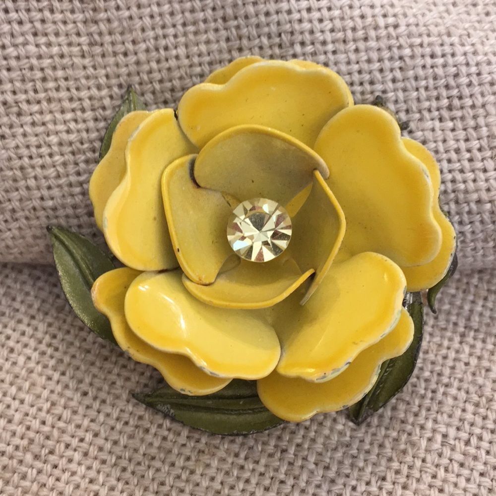 LISNER Vintage Yellow Enamel Rose with Rhinestones - Picture 8 of 12
